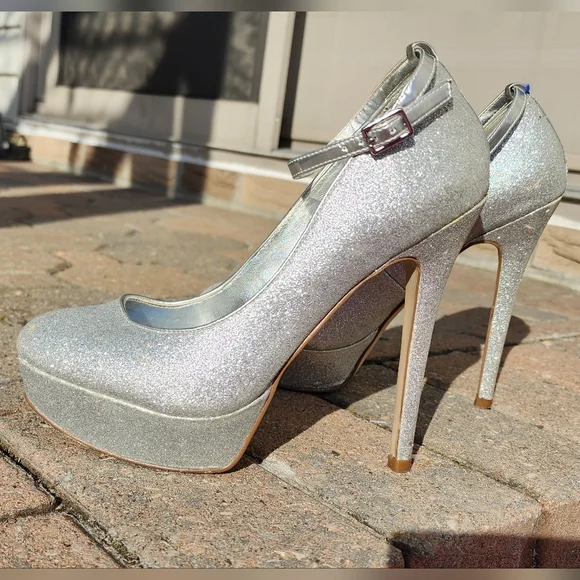 ALDO WOMEN SHOES. Color Silver. Size 37 - Picture 4 of 7